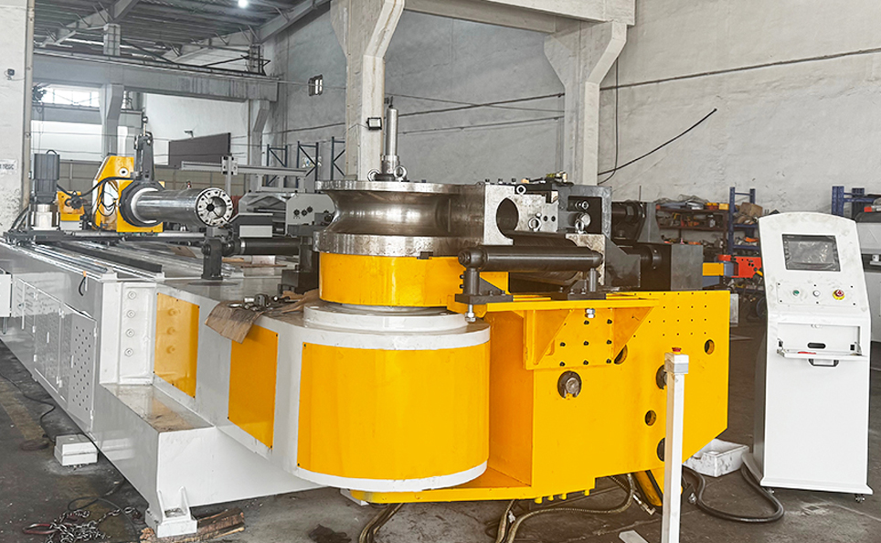 Máquina curvadora de tubos totalmente automática série CNC L com controle servo-hidráulico Máquina curvadora de tubos totalmente automática série CNC L com controle servo-hidráulico