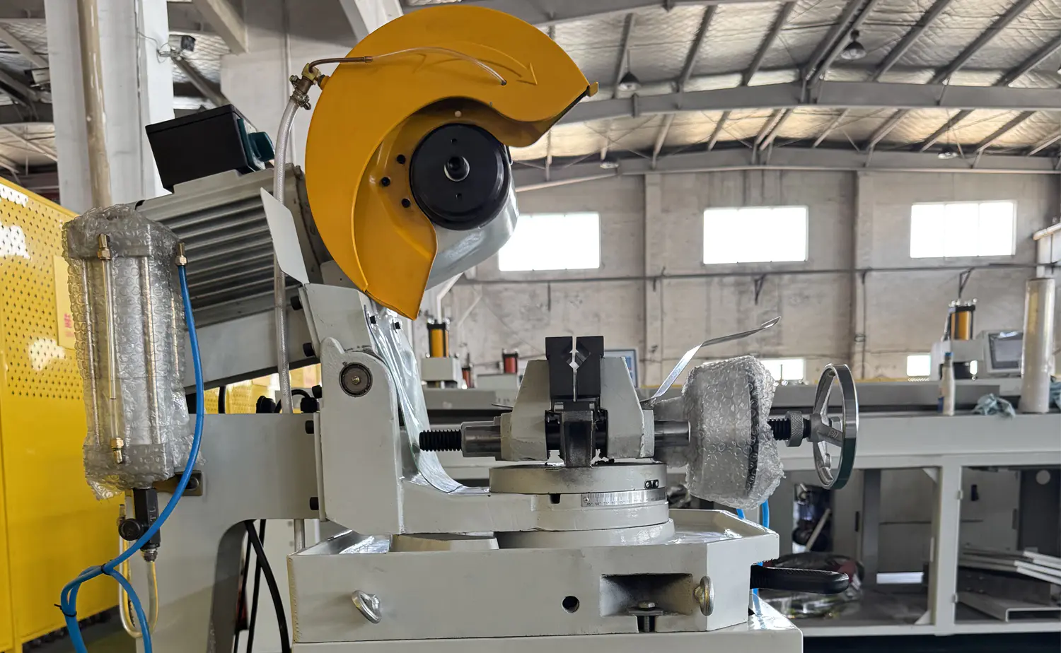 Máquina de corte de tubos semiautomática pneumática série AC