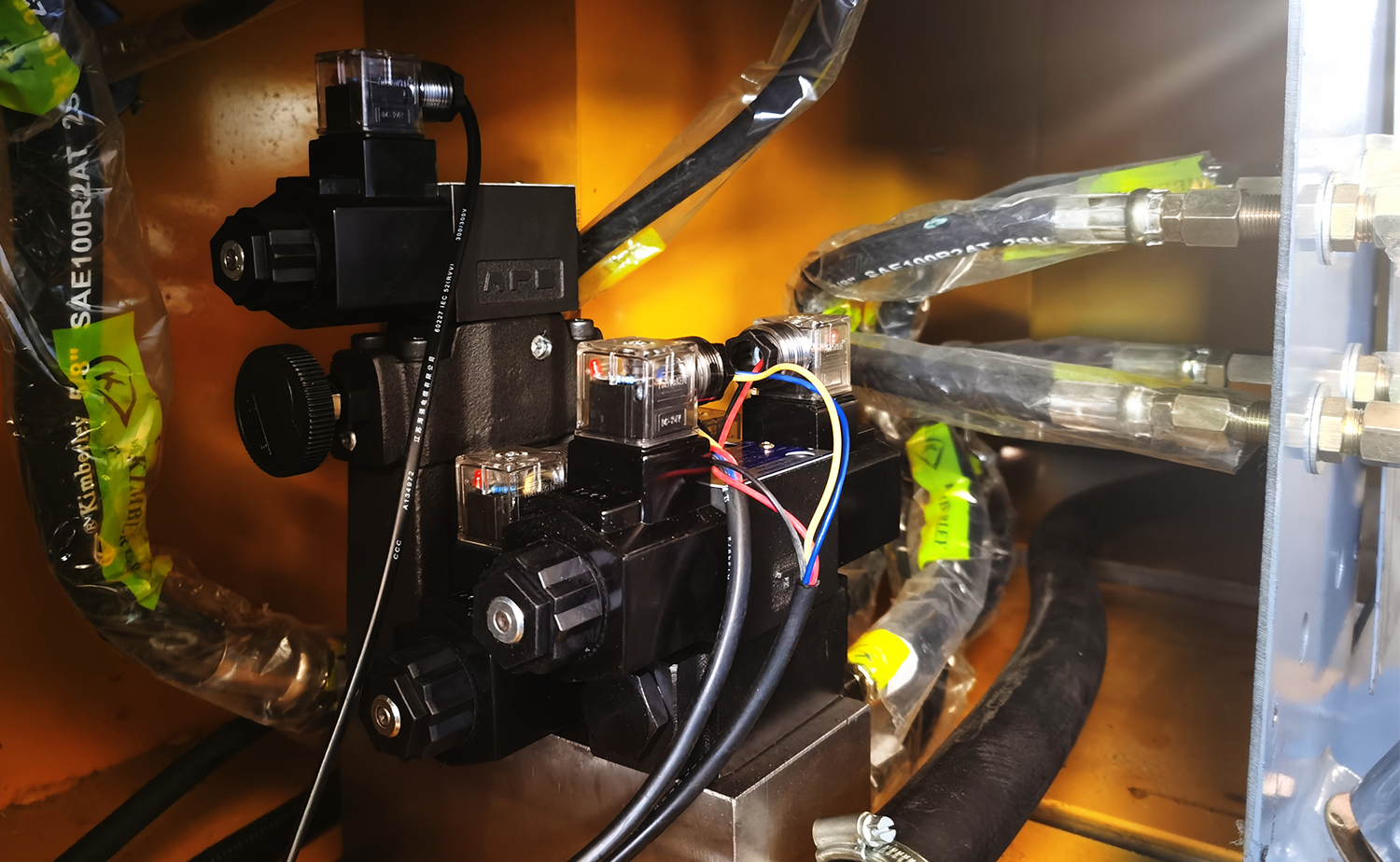 Máquina formadora de extremidade de tubo principal automática de alta eficiência TM40 única Máquina formadora de extremidade de tubo principal automática de alta eficiência TM40 única