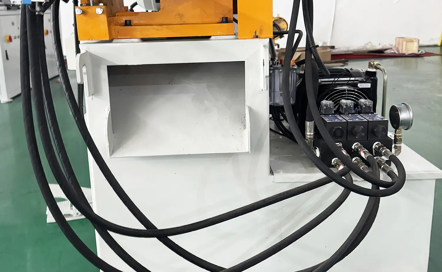 Máquina de chanfrar tubo semiautomática hidráulica série EF PV1