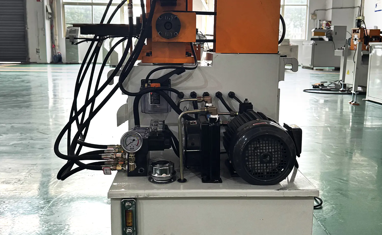 Máquina de chanfrar tubo semiautomática hidráulica série EF PV1
