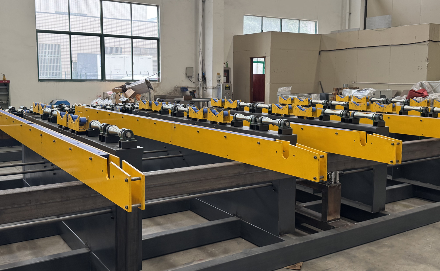 Máquina automática de rosqueamento de tubos de cabeça dupla