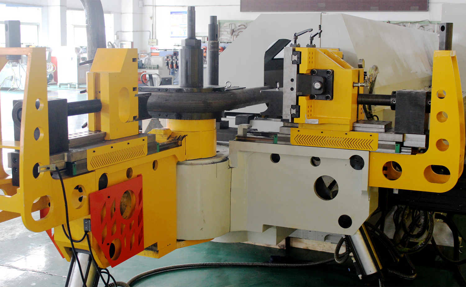 Máquina curvadora de tubo multi-raio totalmente automática série CNC M Máquina curvadora de tubo multi-raio totalmente automática série CNC M