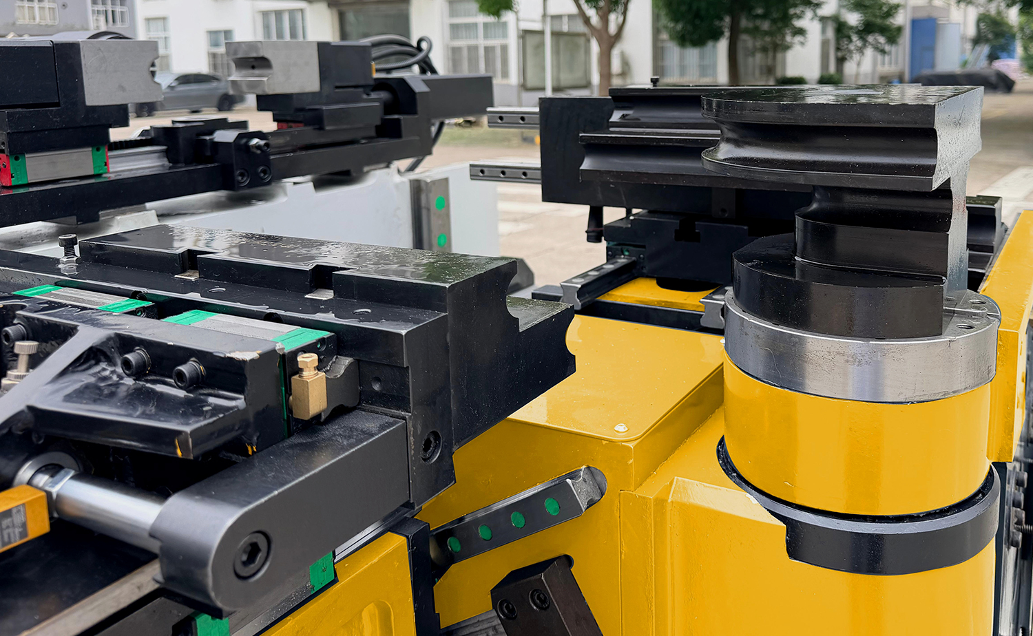 Máquina curvadora de tubos CNC esquerda e direita Máquina curvadora de tubos CNC esquerda e direita