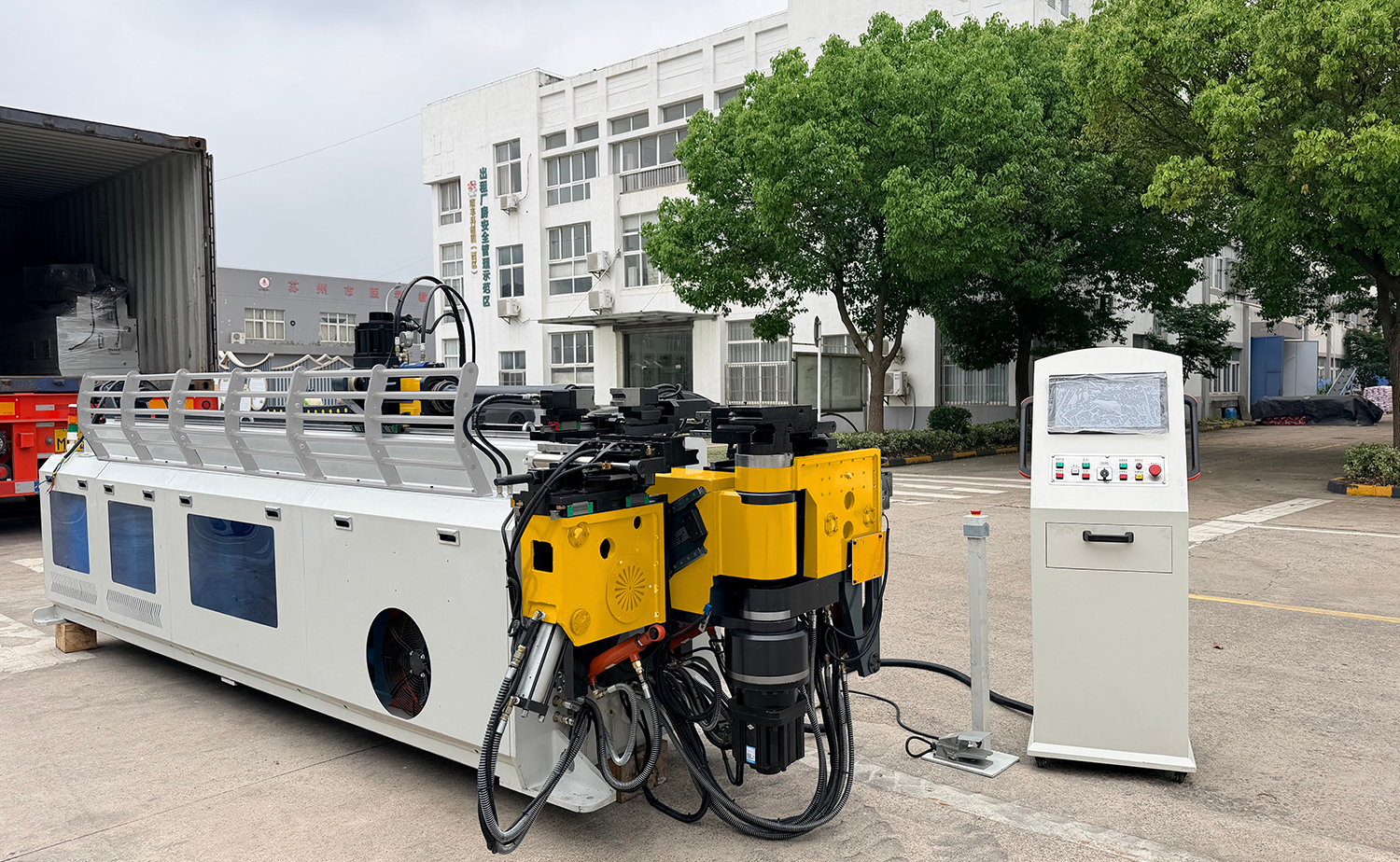 Máquina curvadora de tubos CNC esquerda e direita Máquina curvadora de tubos CNC esquerda e direita